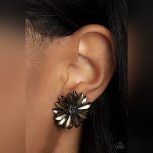 Daisy Dilemma Earrings
